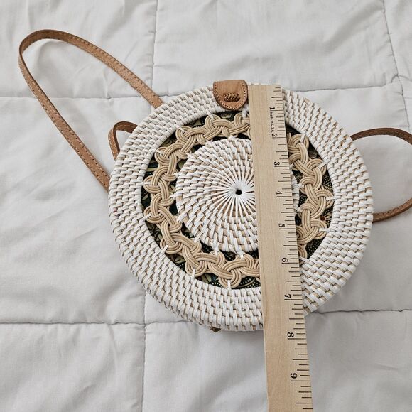 Round Straw Bag White Wicker Rattan Handwoven Crossbody Beach Boho Resortwear - Picture 8 of 9